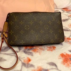 Inspired wristlet bag